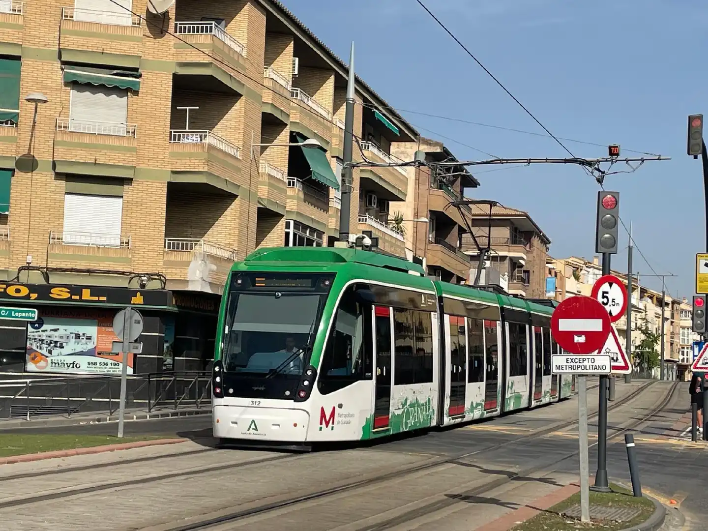 Vista exterior de Pis en venda en Maracena amb Terrassa