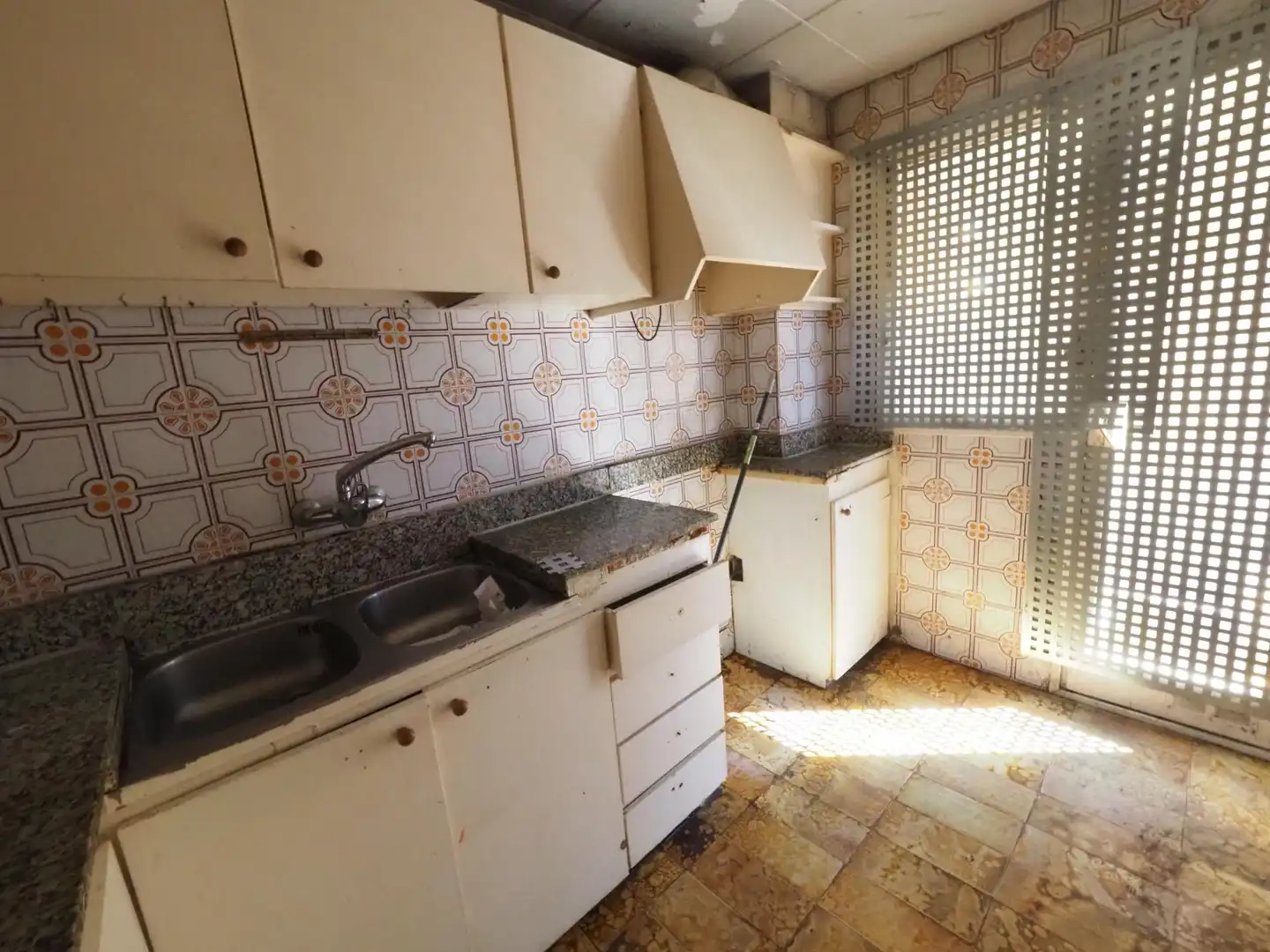 Kitchen of Flat for sale in Sabadell  with Terrace