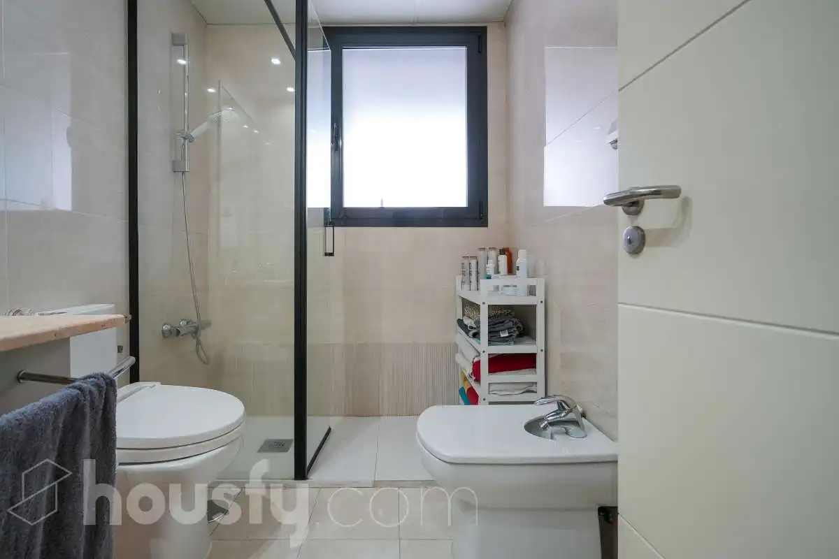 Baño de Ático en venta en Madrid con Terraza, Trastero y Piscina comunitaria