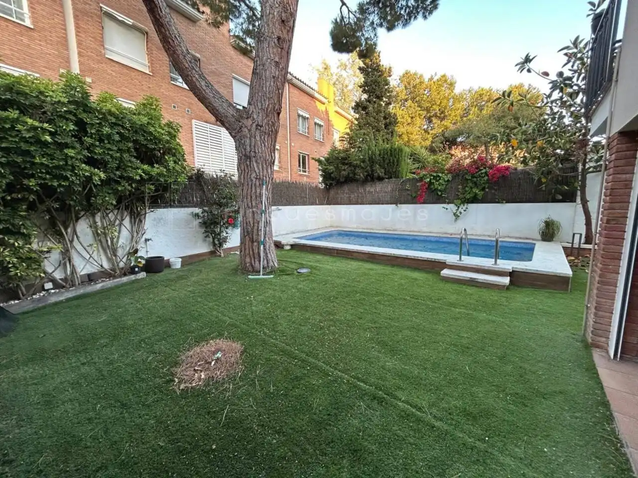Swimming pool of Houses for sale in Castelldefels  with Air Conditioner, Heating and Private garden