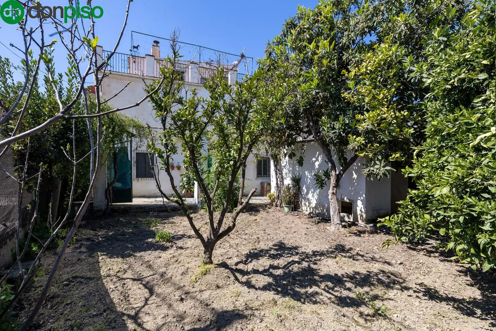 Jardí de Finca rústica en venda en Armilla amb Jardí privat i Terrassa