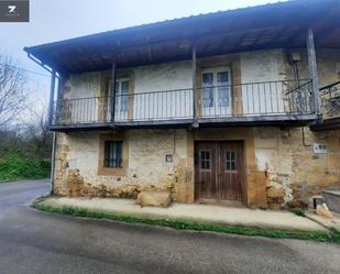 Vista exterior de Casa o xalet en venda en Villacarriedo amb Terrassa