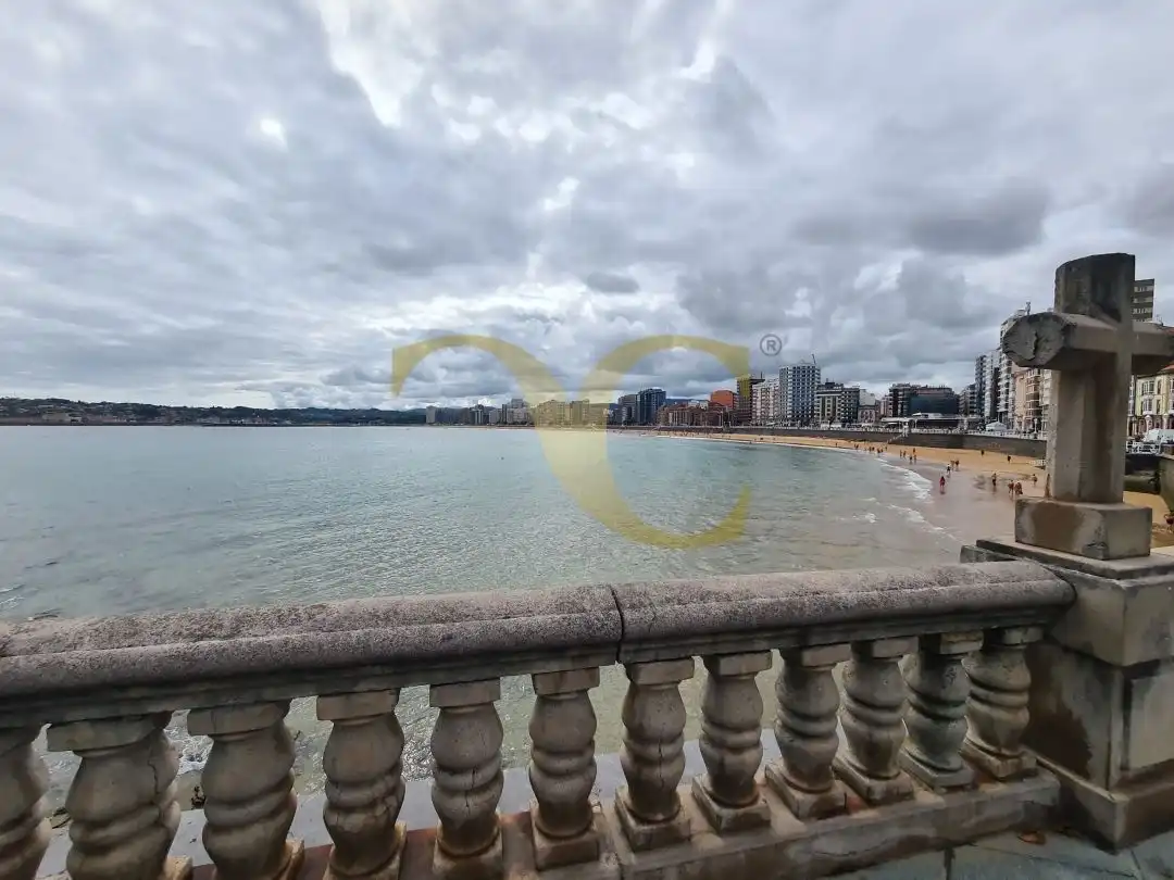 Vista exterior de Edificio en venta en Gijón 