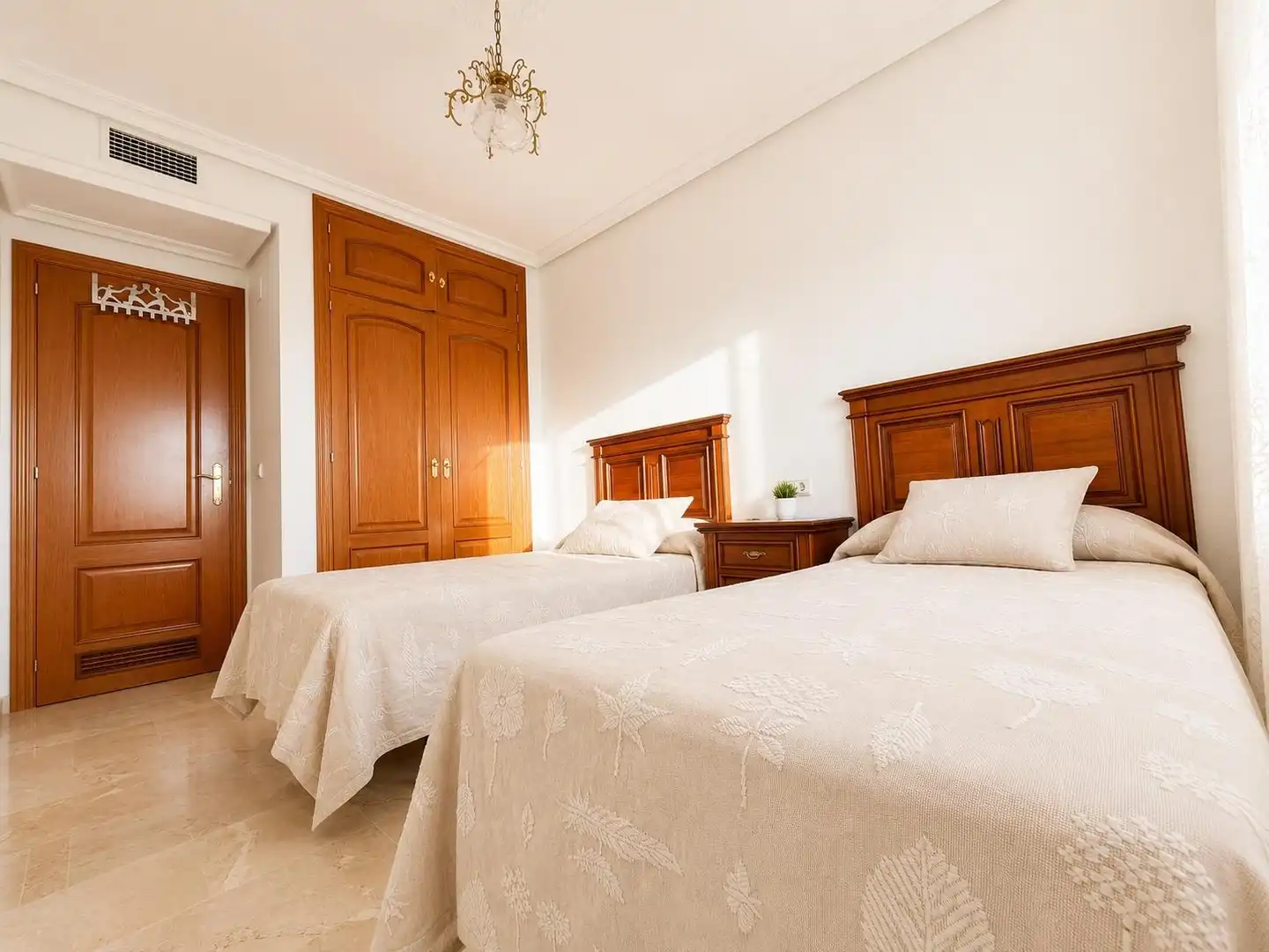 Schlafzimmer von Wohnung zum Verkauf in Córdoba mit Heizung, Privatgarten und Terrasse