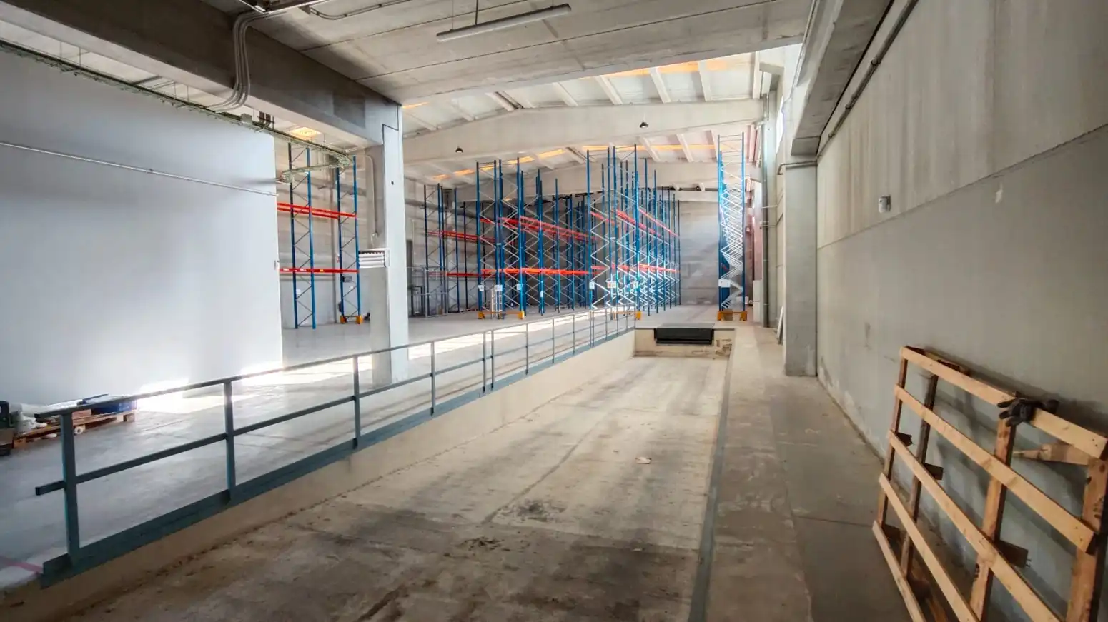 Industrial building to rent in Fuente del Jarro, imagen 4