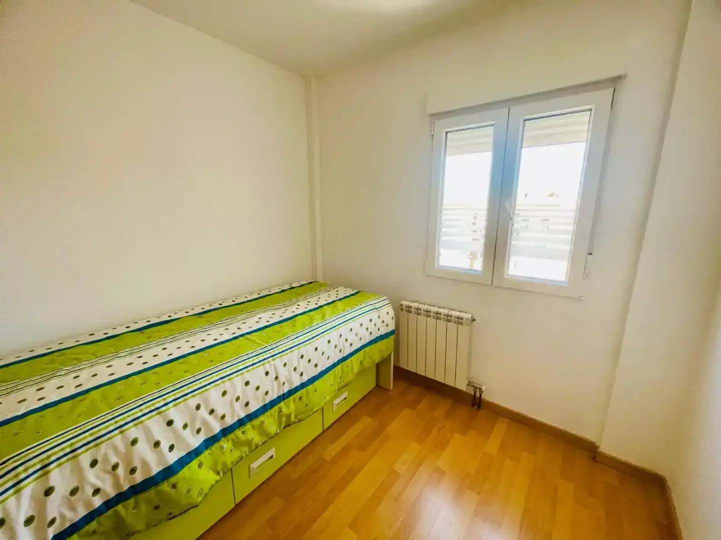 Dormitori de Pis en venda en Madrid amb Aire condicionat, Parquet i Balcó