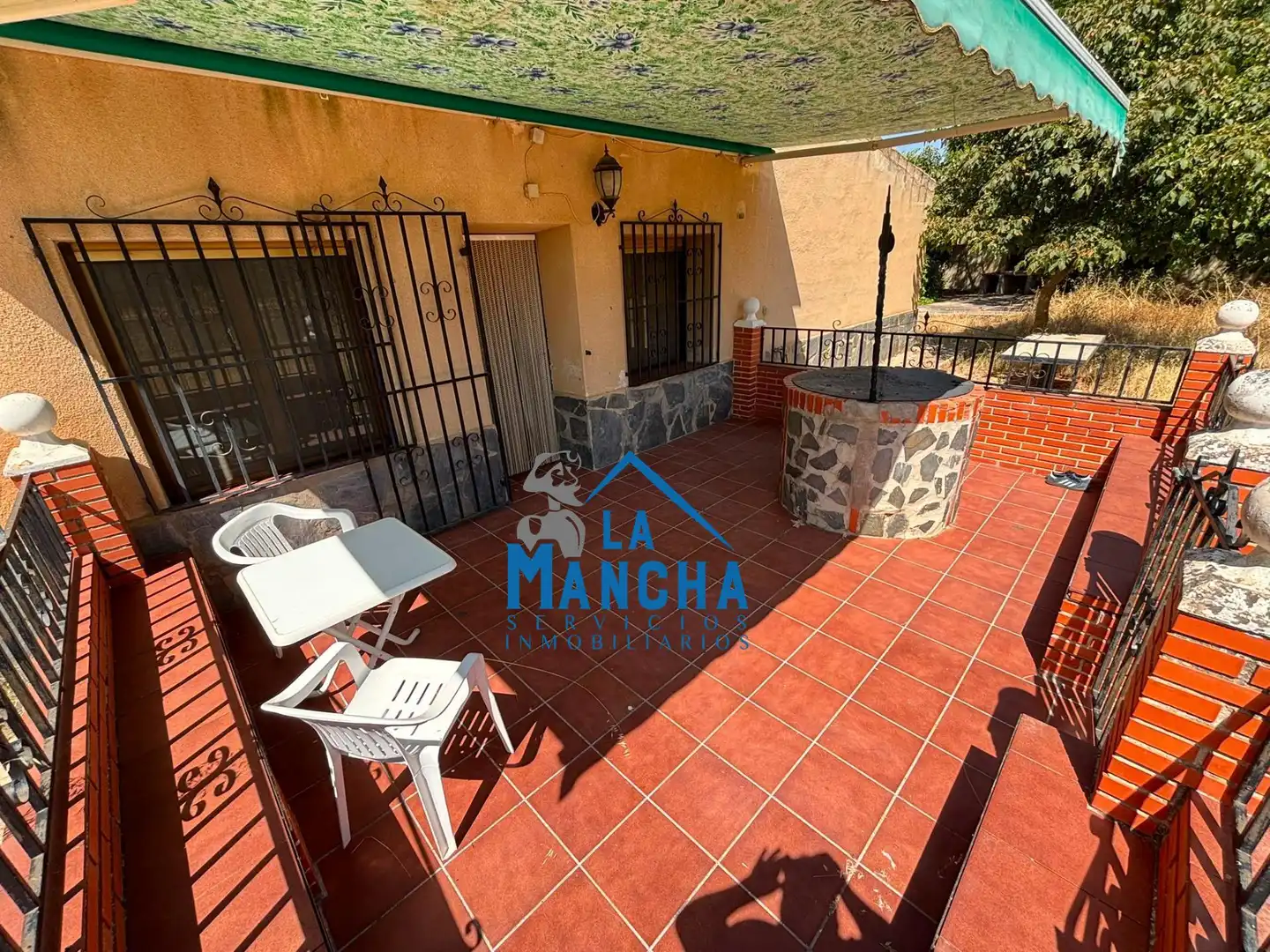 Vista exterior de Casa o chalet en venta en Hoya-Gonzalo con Calefacción, Jardín privado y Amueblado