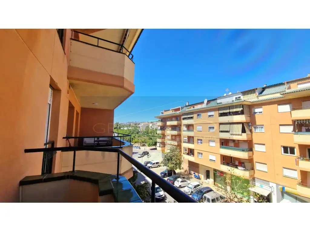 Vista exterior de Apartamento en venta en Manilva con Terraza y Piscina