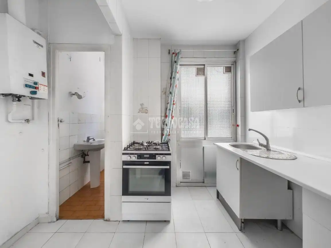 Kitchen of Flat for sale in Madrid  with Parquet flooring