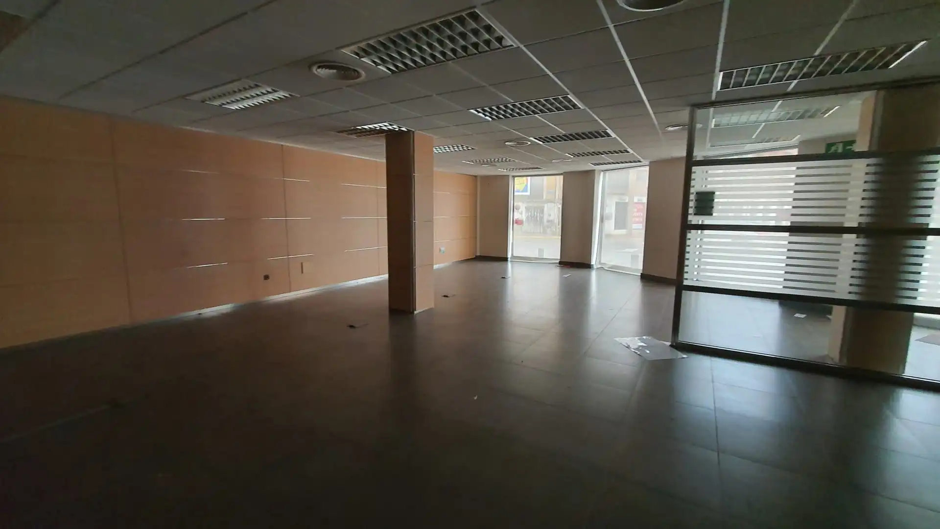 Local comercial en venda a C/ de Granada, imagen 2