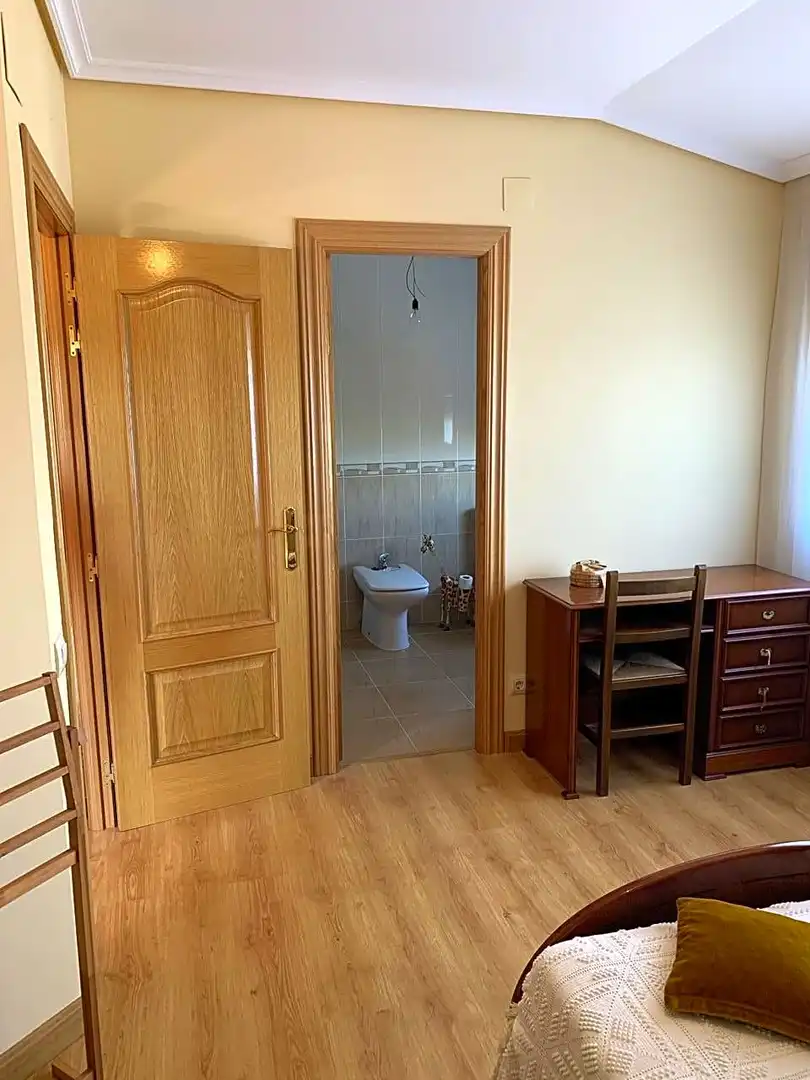 Bany de Casa o xalet en venda en  Logroño amb Calefacció, Parquet i Terrassa