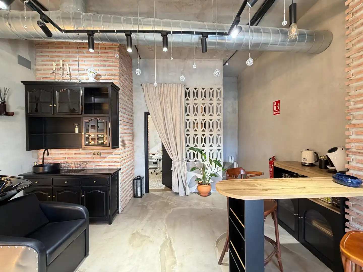 Commercial properties for sale in Torrevieja  with Air Conditioner and Furnished