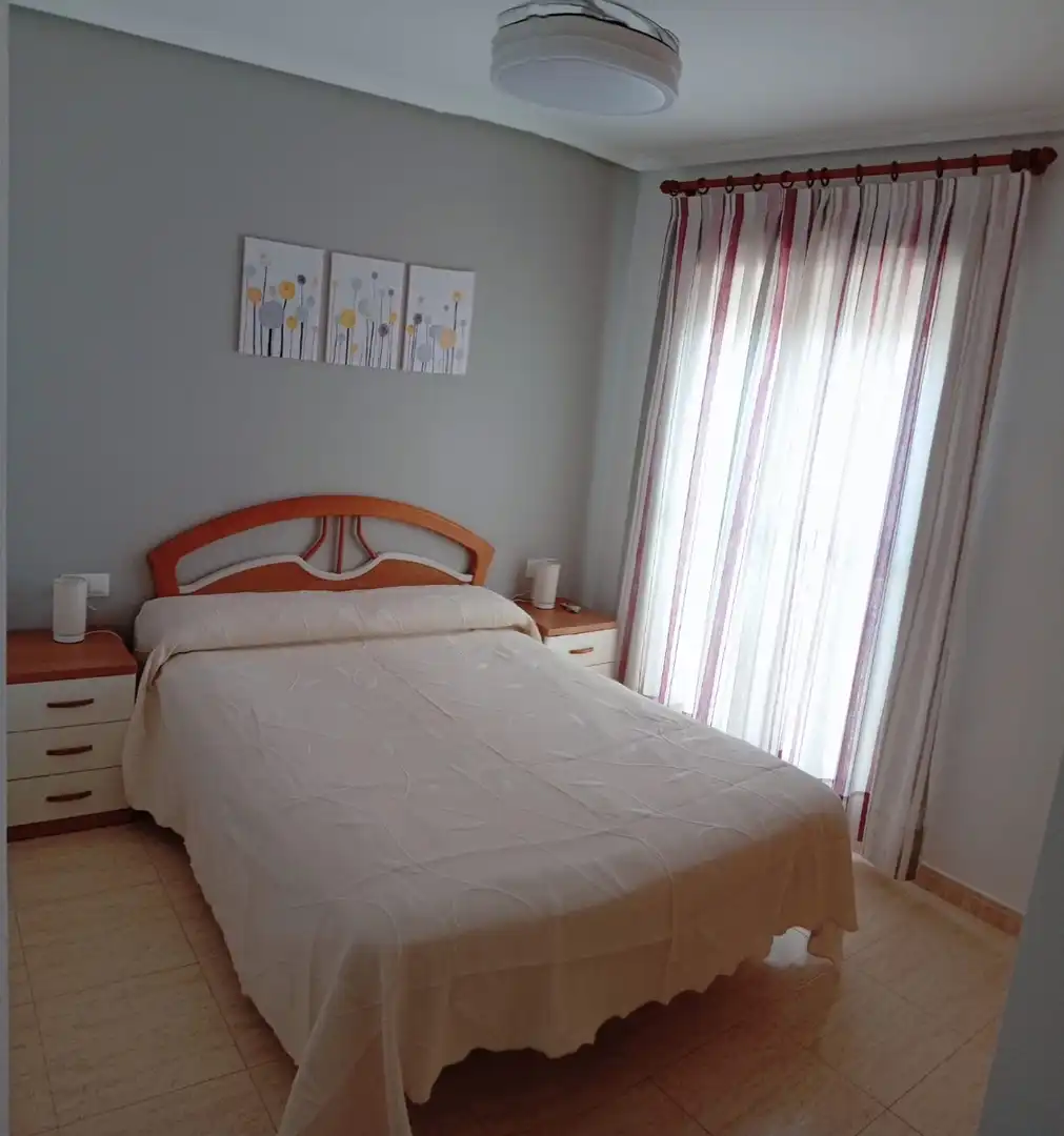 Dormitori de Apartament de lloguer en La Manga del Mar Menor amb Calefacció, Piscina i Moblat