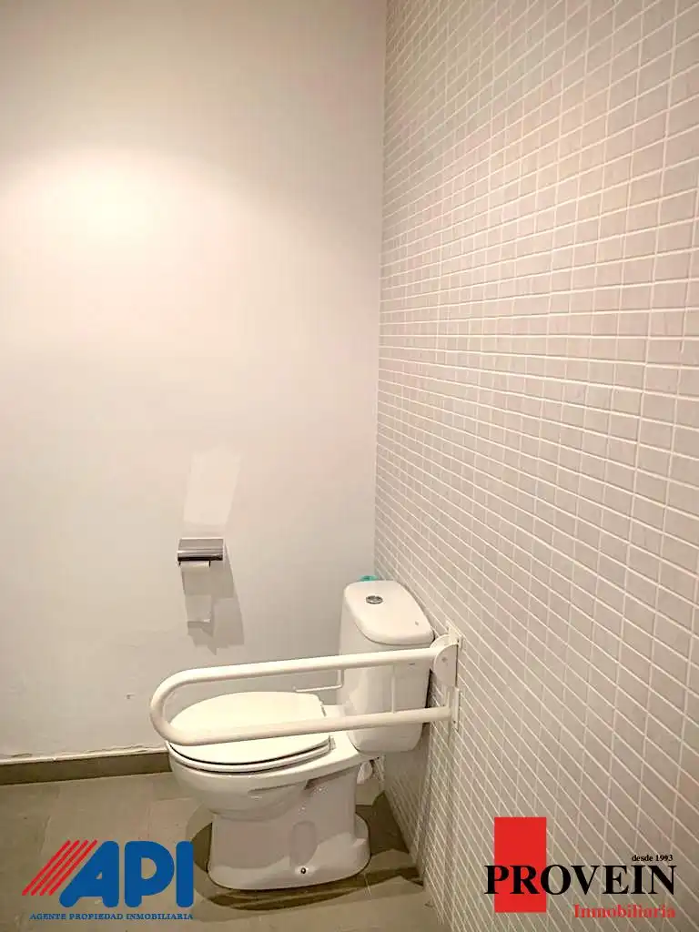 Badezimmer von Geschaftsraum zur Miete in Quismondo mit Klimaanlage