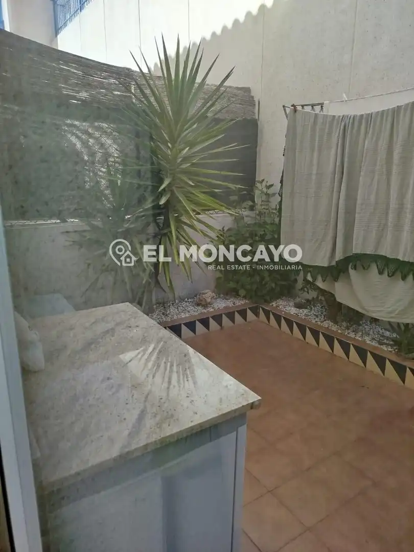 Exterior view of Houses for sale in Guardamar del Segura  with Air Conditioner, Heating and Private garden