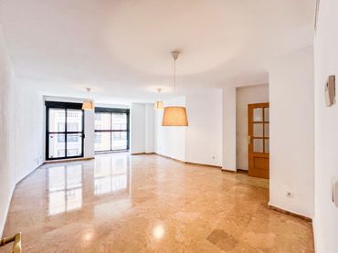 Flat with lift to rent in Gran Vía GERMANIAS 6