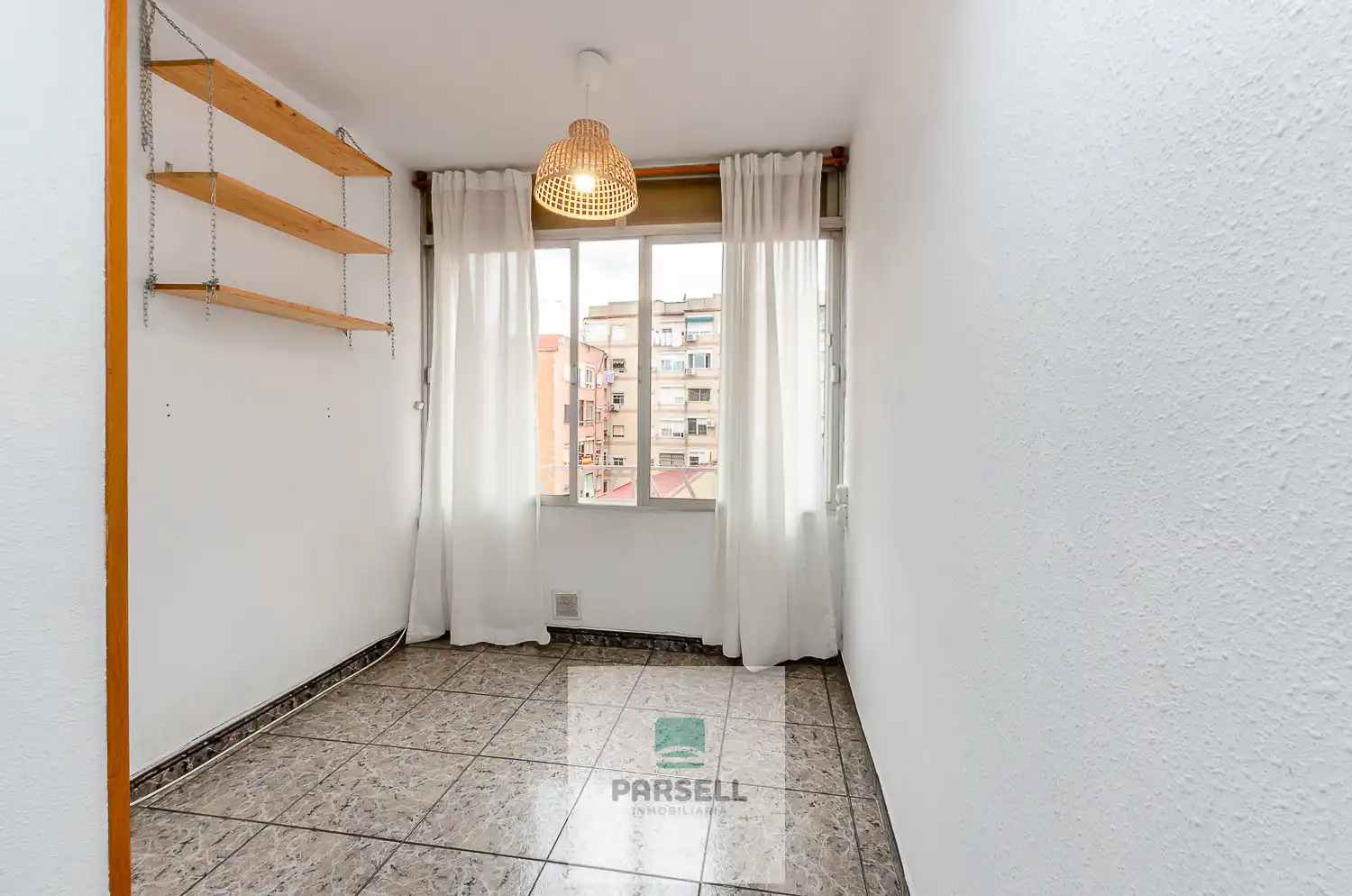 Habitación de Piso en venta en Badalona con Horno