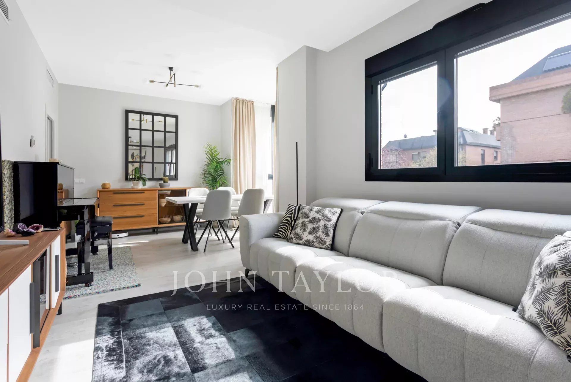 Living room of Flat for sale in  Madrid Capital  with Air Conditioner, Heating and Storage room