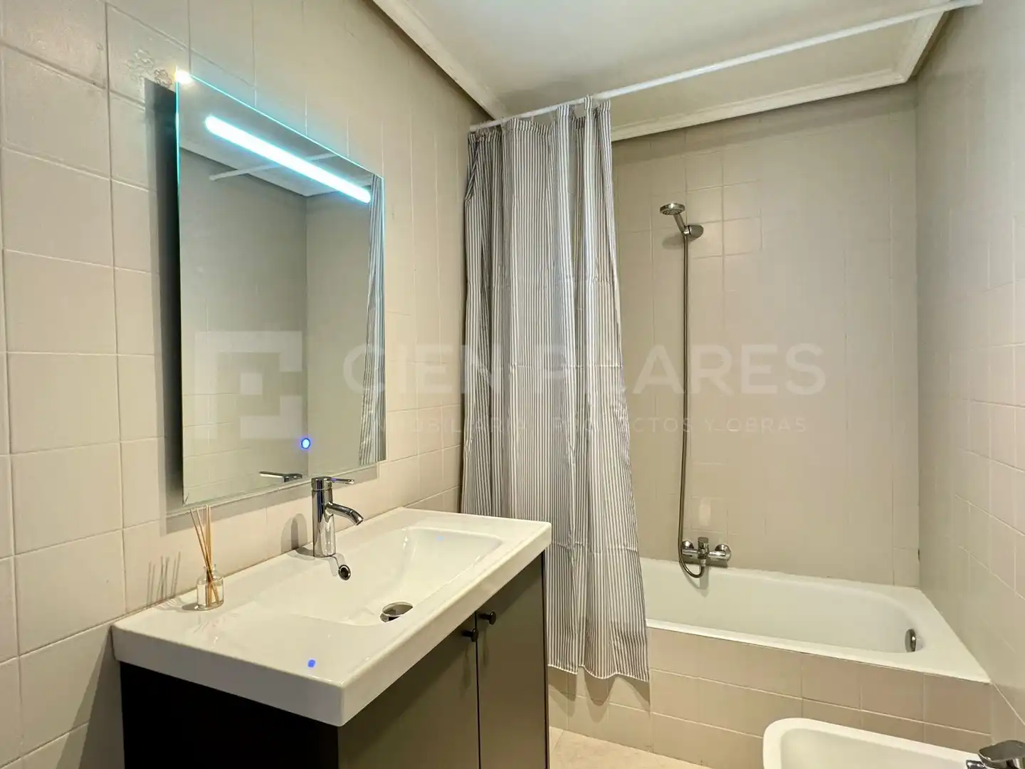 Room in Calle Fundición, Gran Via