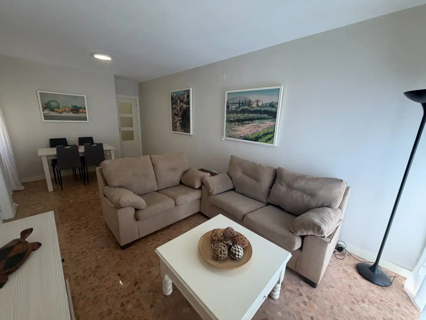 Sala d'estar de Apartament de lloguer en Cúllar Vega amb Moblat, Rentadora i Microones