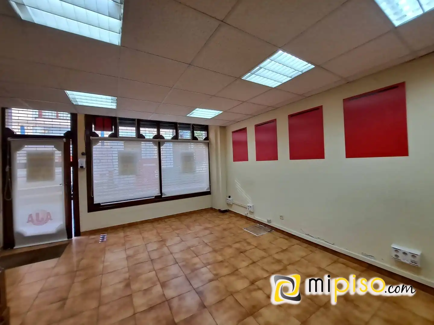Local comercial de lloguer a Santoña