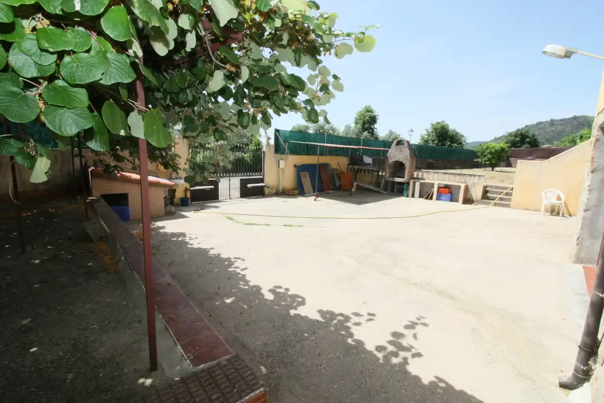 Parking de Casa o chalet en venta en Mombeltrán con Calefacción, Jardín privado y Terraza