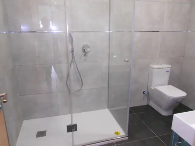 Bany de Pis de lloguer en Santiago de Compostela  amb Calefacció, Moblat i Forn