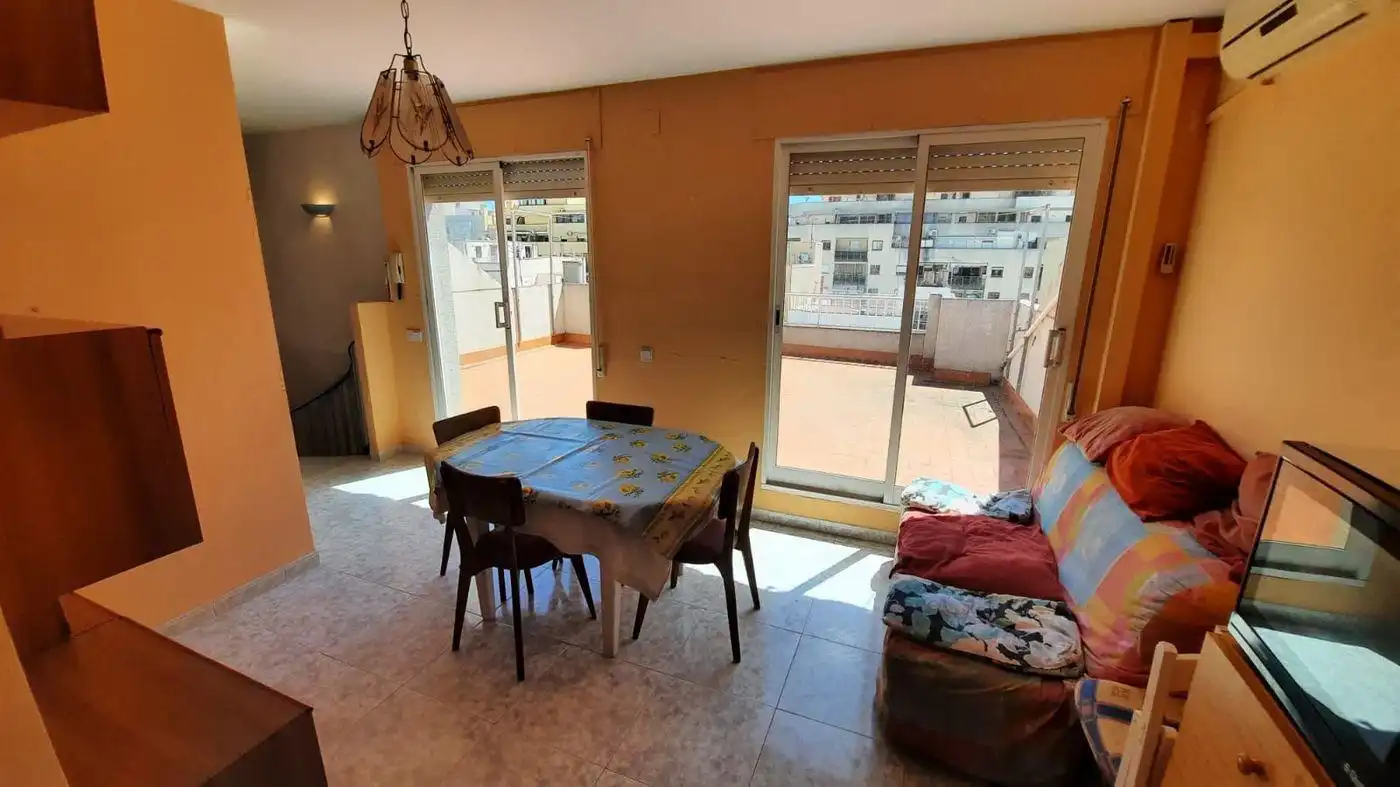 Außenansicht von Maisonette zum Verkauf in La Ràpita mit Klimaanlage und Terrasse