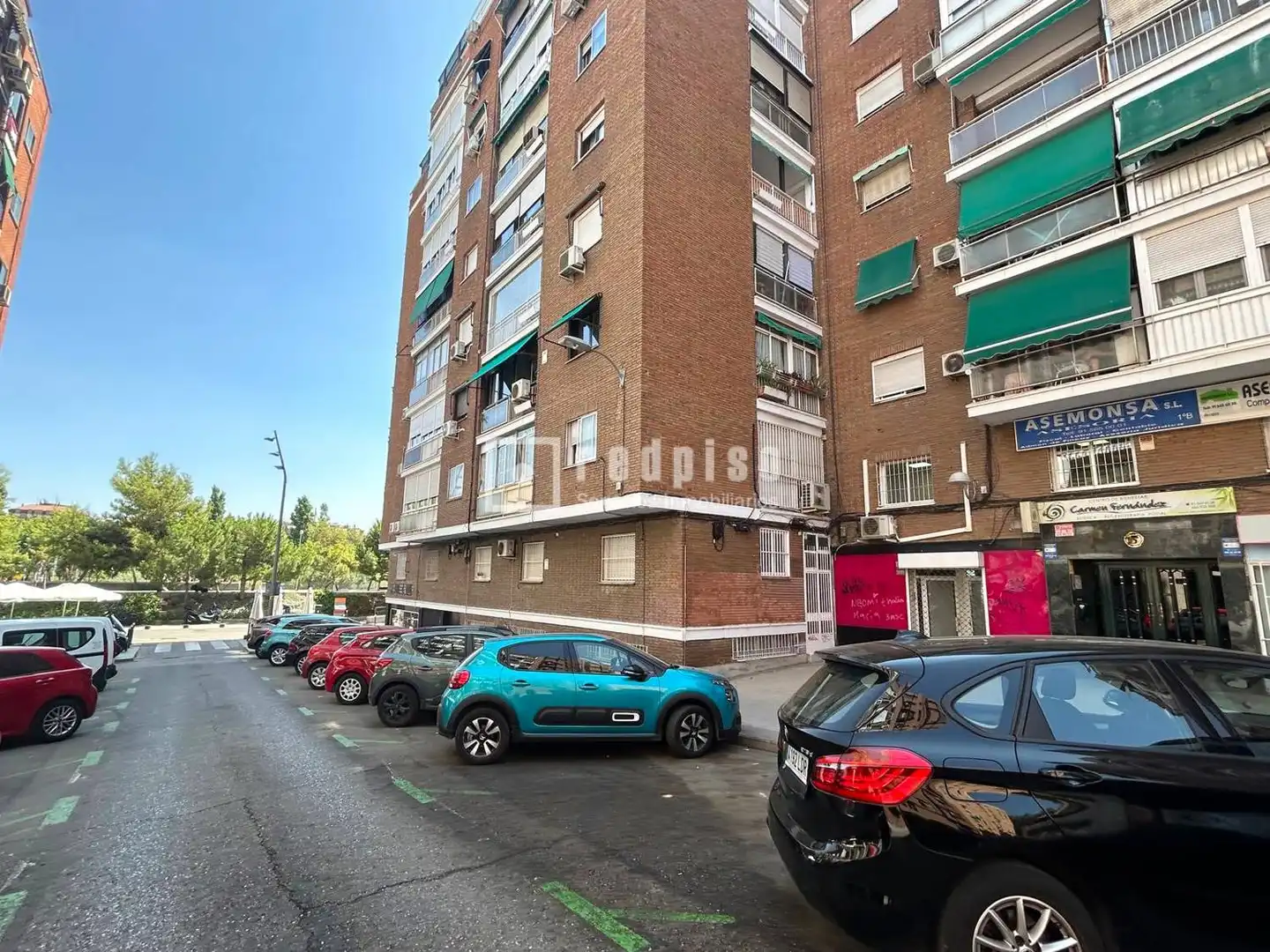 Vista exterior de Pis en venda en Madrid amb Calefacció