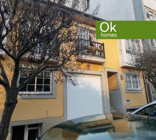 Casa adosada en Venta en Oleiros pueblo