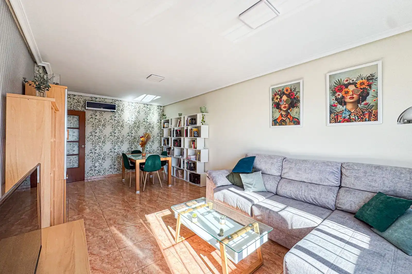 Sala de estar de Piso en venta en Almería con Aire acondicionado, Calefacción y Terraza