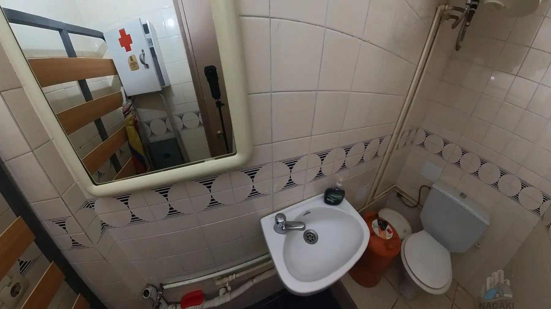 Badezimmer von Wohnung zum Verkauf in Barcelona mit Balkon