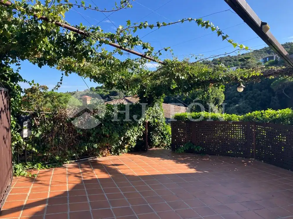 Terrassa de Casa o xalet en venda en Alella amb Aire condicionat, Calefacció i Jardí privat