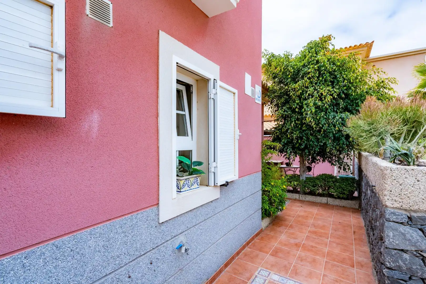 Vista exterior de Casa adosada de alquiler en Granadilla de Abona con Jardín privado, Terraza y Balcón
