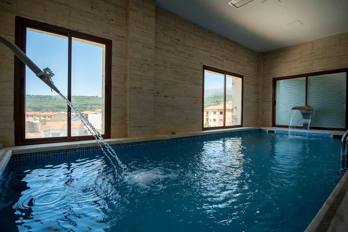 Swimming pool of Buildings for sale in Jarandilla de la Vera