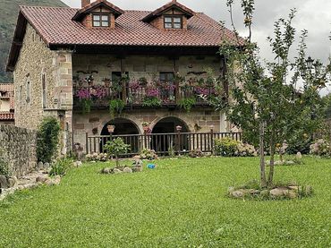 Casa amb balcó en venda a Ruente