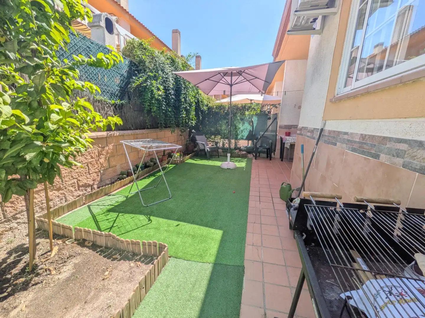 Terrassa de Casa adosada en venda en Villalbilla amb Piscina comunitària