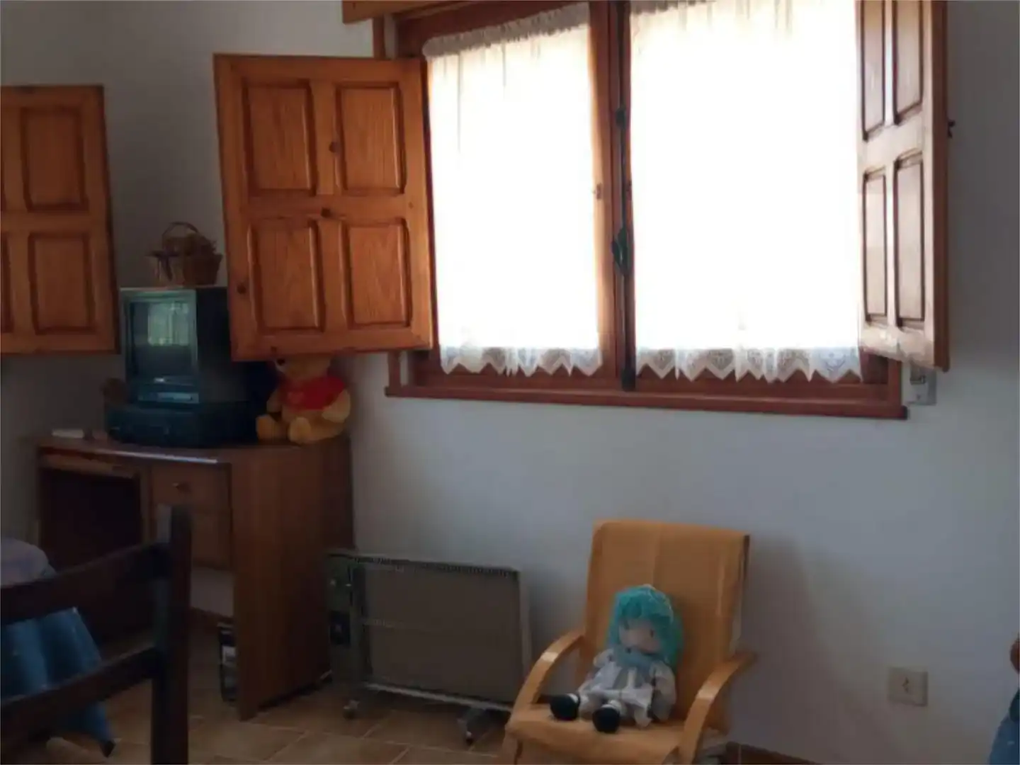 Sala d'estar de Casa adosada en venda en Cubillas de Santa Marta amb Jardí privat, Traster i Moblat