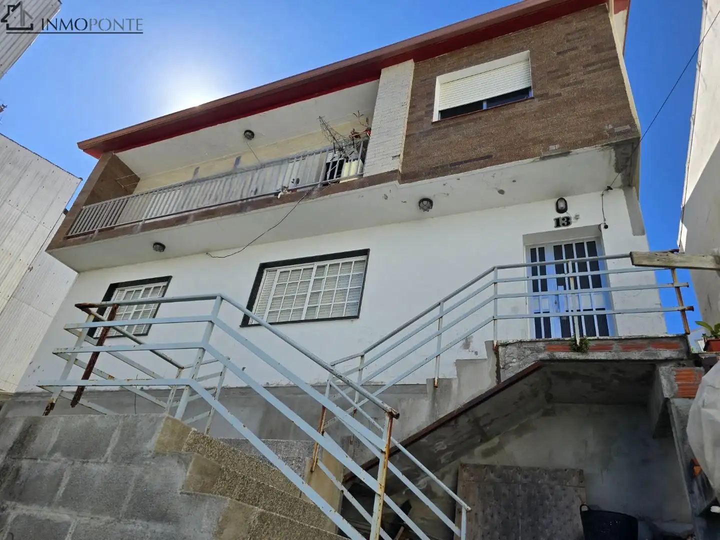 Vista exterior de Casa o xalet en venda en Poio amb Jardí privat
