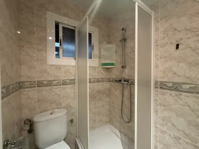 Badezimmer von Wohnung zum Verkauf in Vilassar de Dalt mit Heizung, Ofen und Balkon