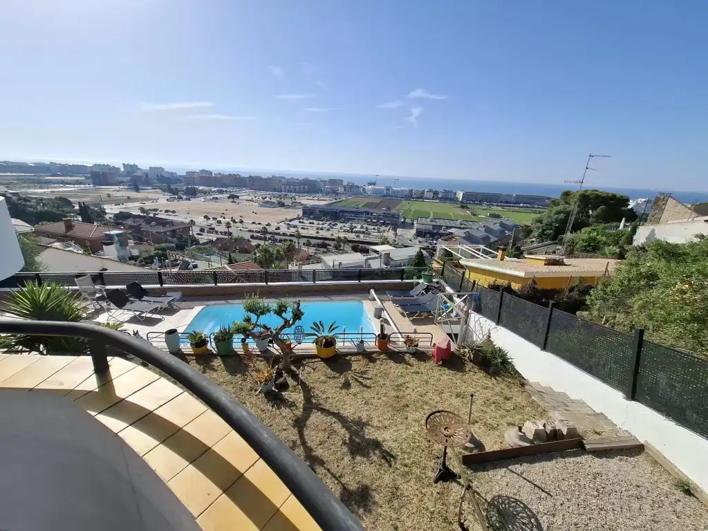 House with pool for sale in Calle Formentor