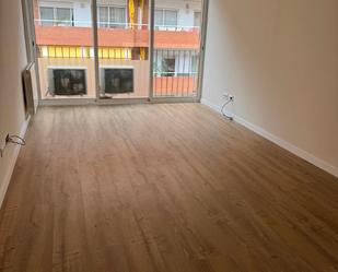 Living room of Flat to rent in  Barcelona Capital  with Air Conditioner, Heating and Parquet flooring