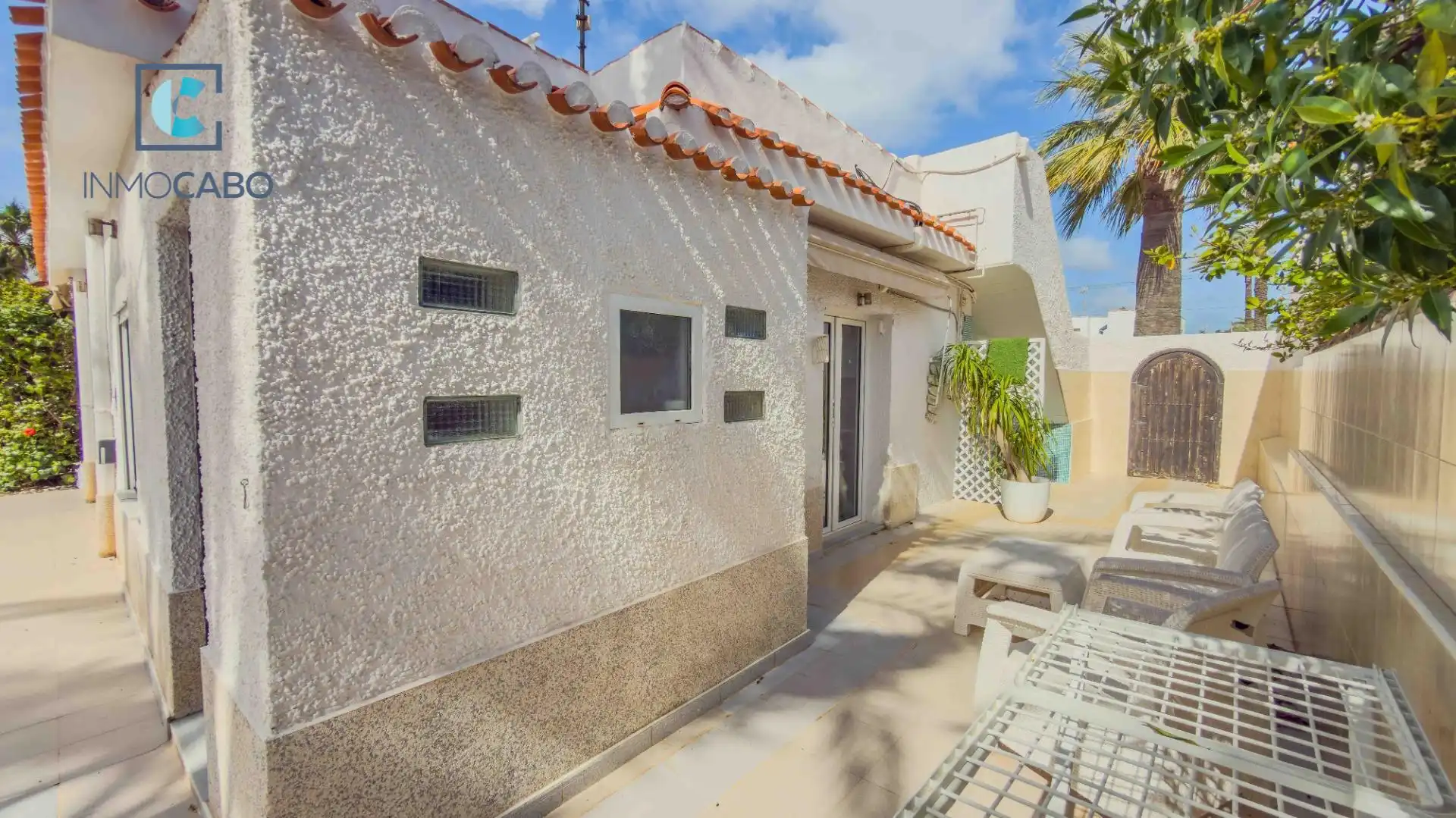 Vista exterior de Casa o chalet en venta en La Manga del Mar Menor con Aire acondicionado, Jardín privado y Piscina