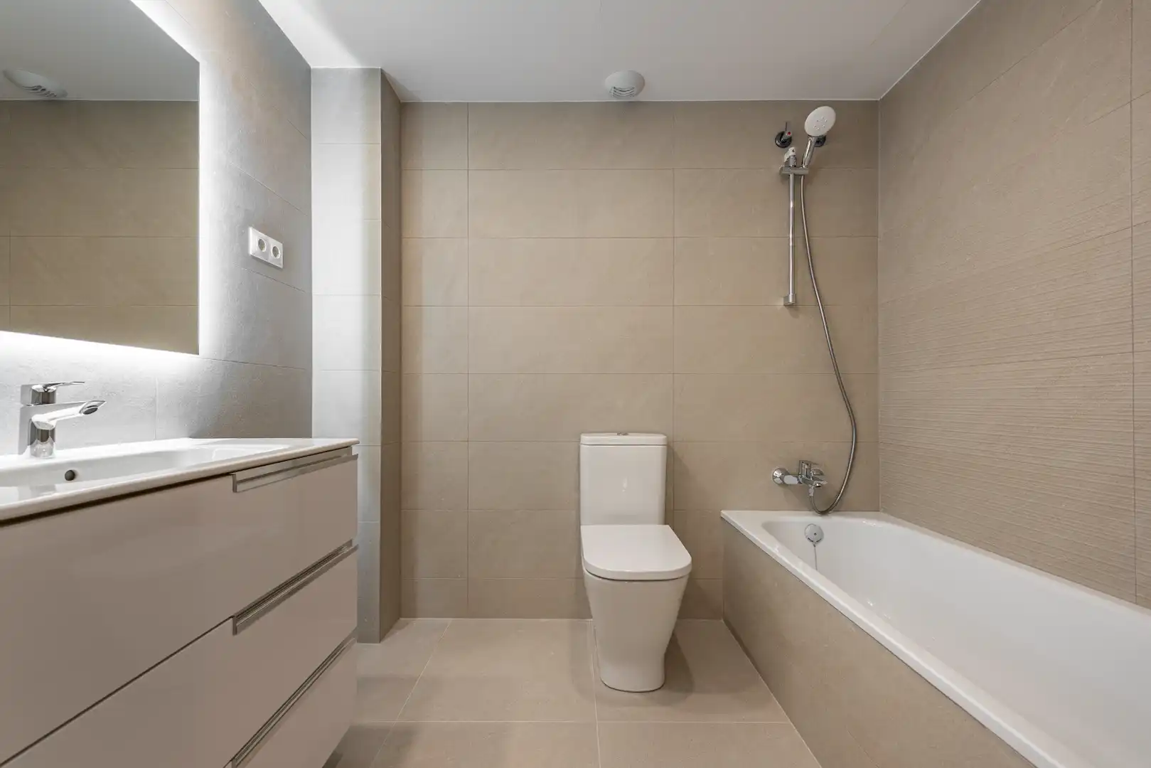 Piso en venta en Carrer de Jaume Abril, 69, Centre