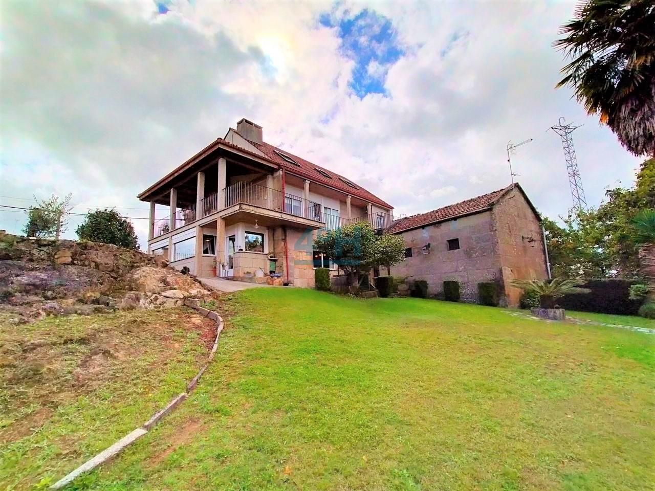 Vista exterior de Casa o xalet en venda en Amoeiro amb Calefacció, Jardí privat i Terrassa