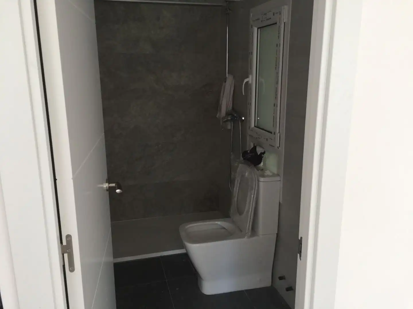 Bathroom of Commercial properties for rent in Fuencarral - El Pardo