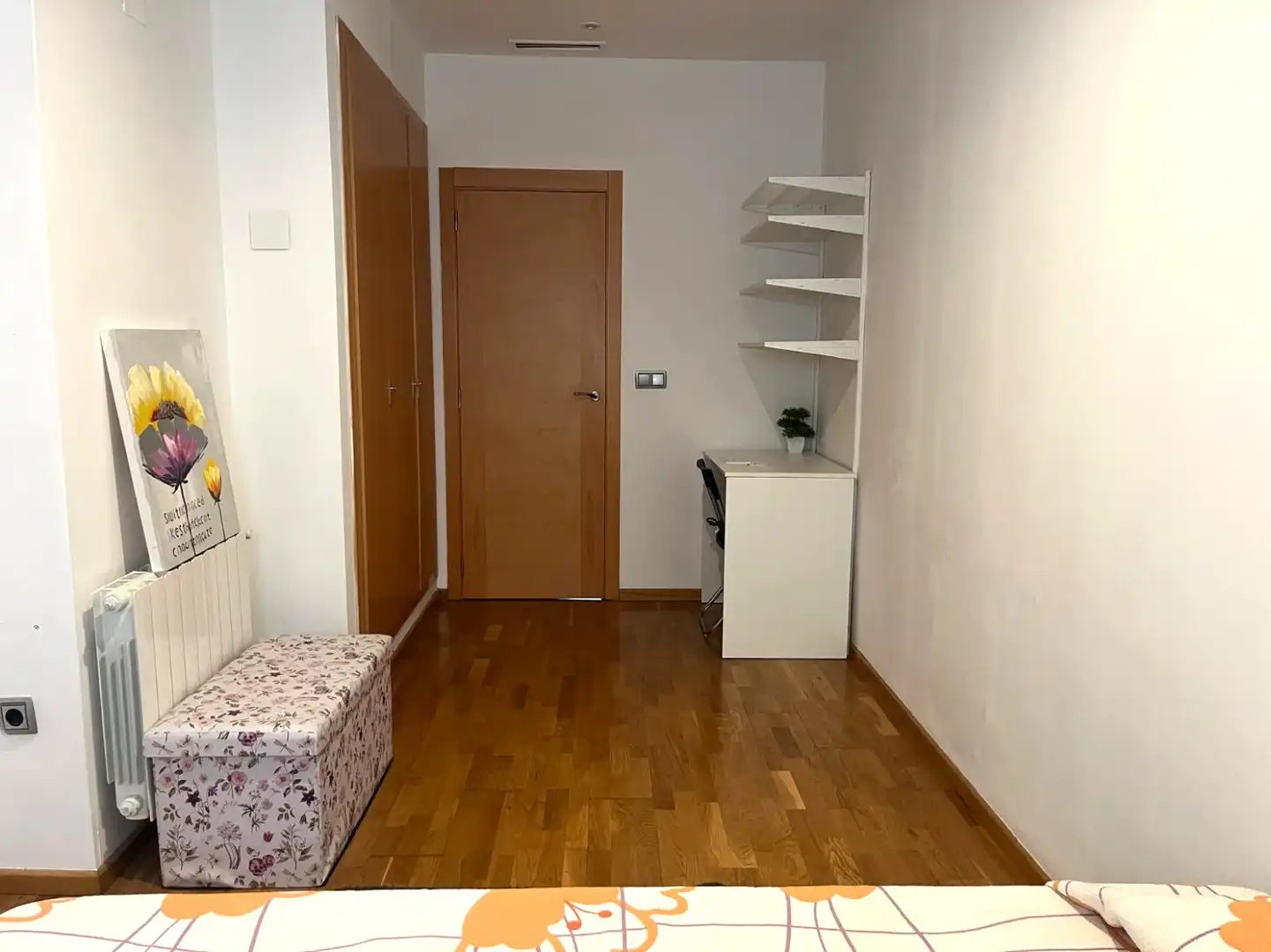 Bedroom of Flat for share in Torrent  with Air Conditioner, Parquet flooring and Furnished
