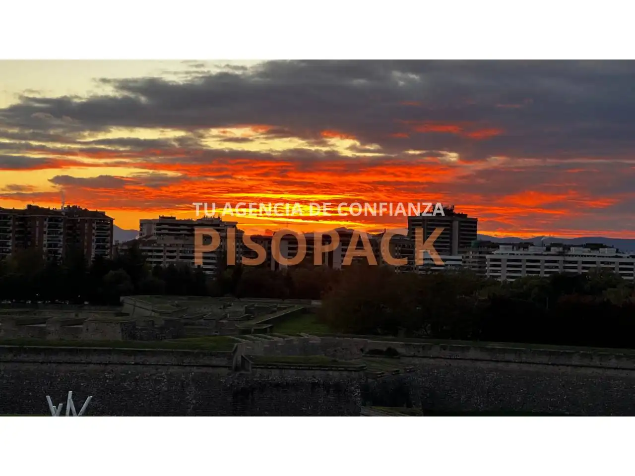 Vista exterior de Piso en venta en  Pamplona / Iruña con Calefacción, Terraza y Balcón