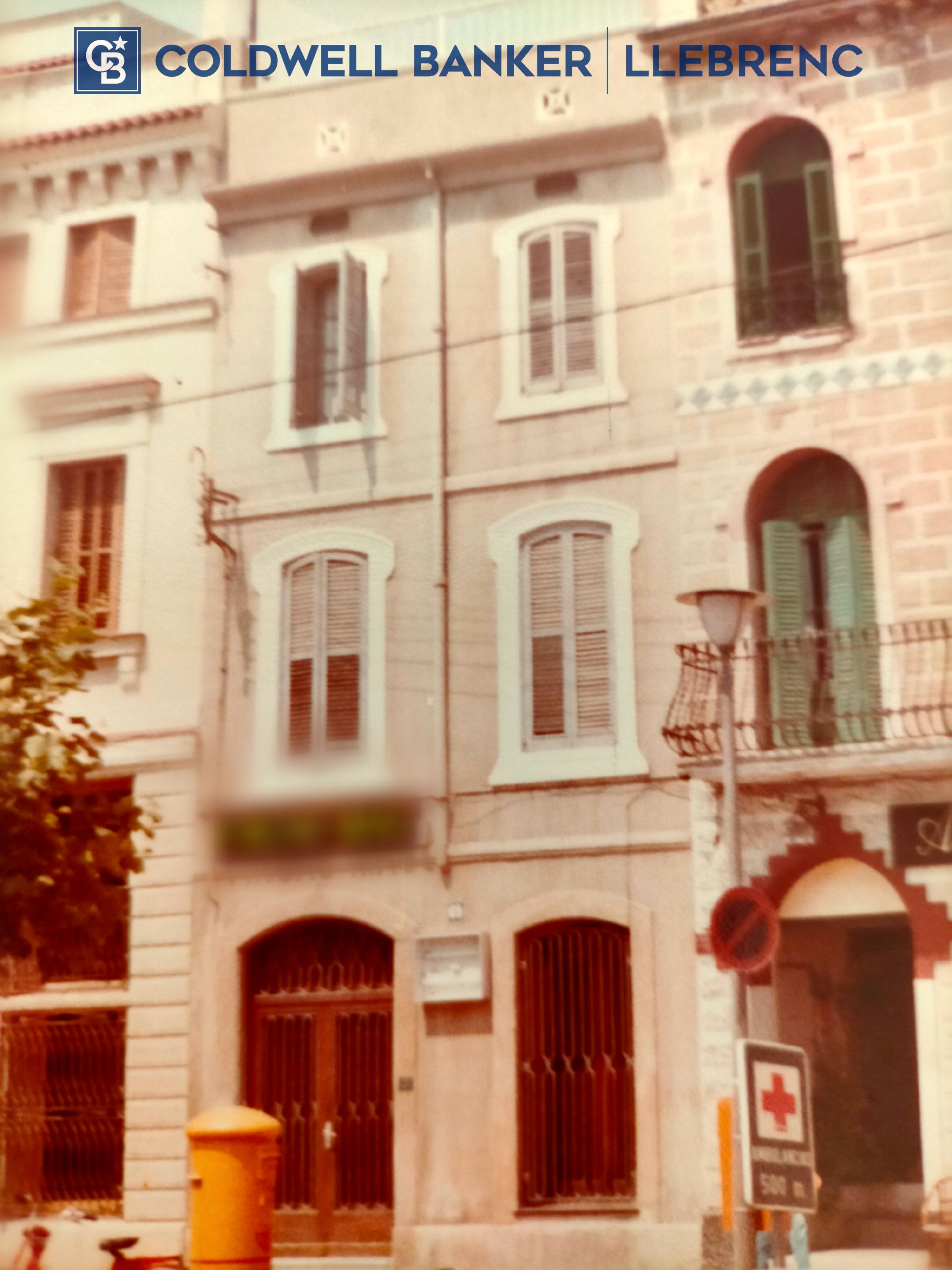Vista exterior de Edifici en venda en El Masnou