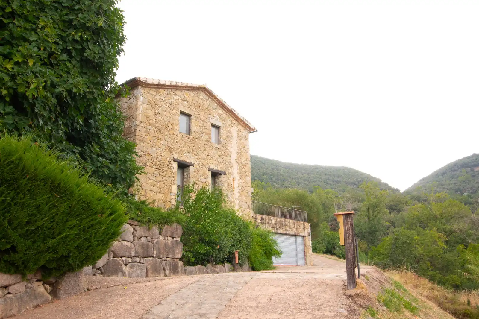 Vista exterior de Finca rústica en venda en Mieres (Girona) amb Jardí privat, Terrassa i Traster